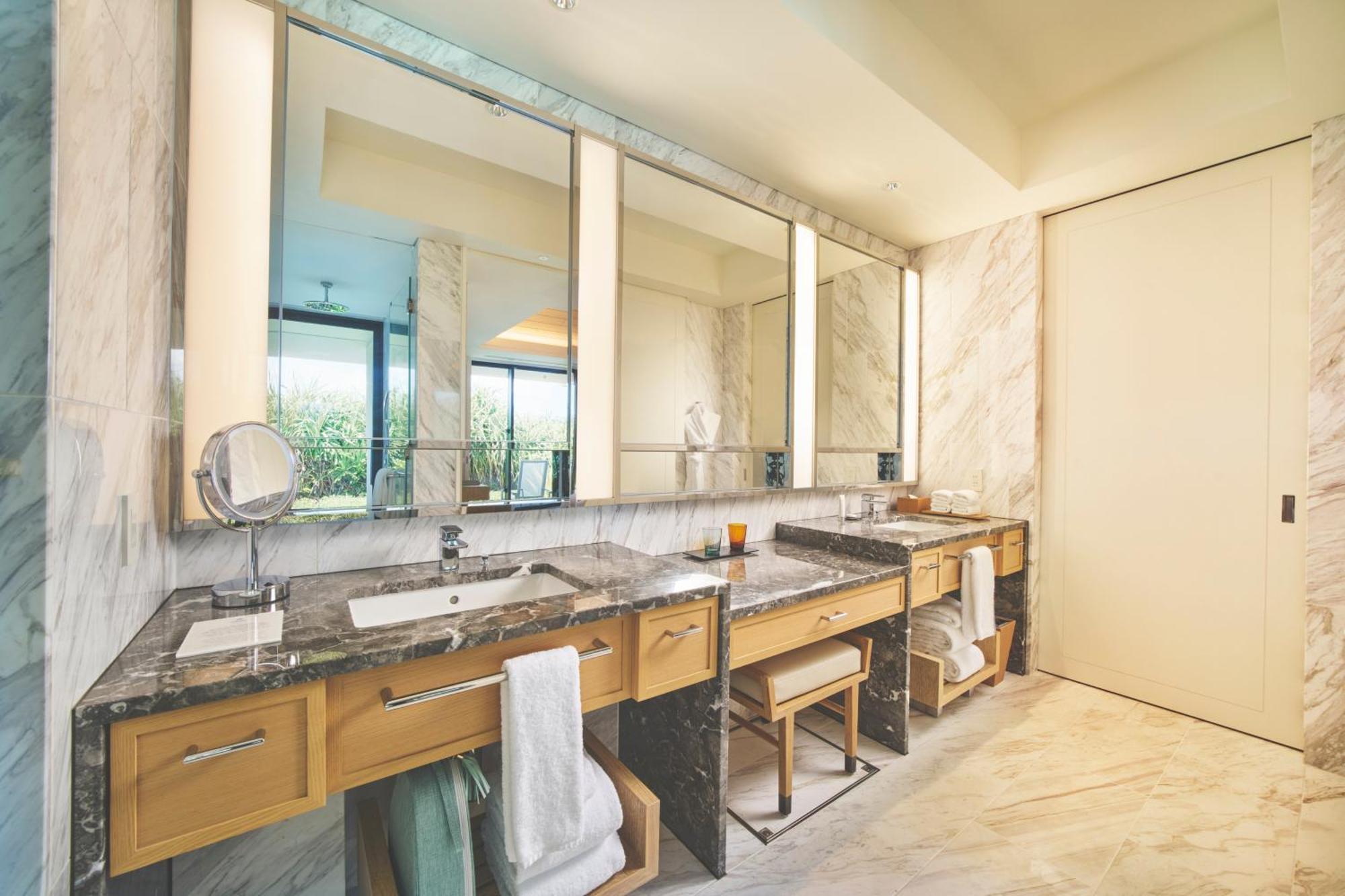 Halekulani Okinawa Hotel Onna Bagian luar foto